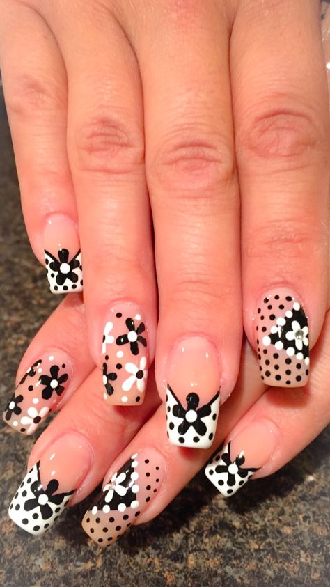 Nail Art Rockabilly Nails, Dot Nail Art Designs, Polka Dot Nail Designs, Dot Nail Designs, Polka Dot Nail Art, Easter Nail Designs, Dot Nail Art, Polka Dot Nails, Dots Nails