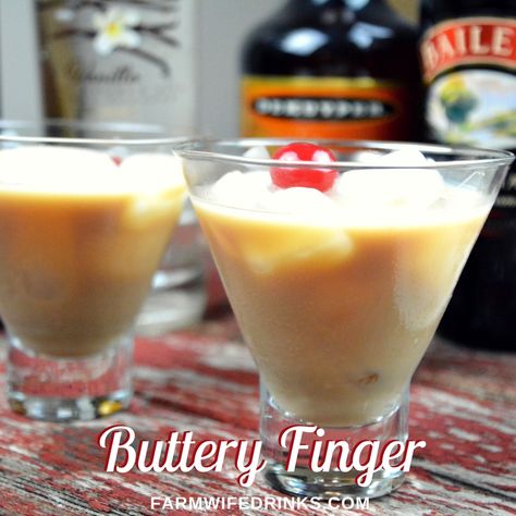 Peach Schnapps Drinks, Baileys Drinks, Mason Jar Drinks, Creamy Cocktails, After Dinner Drinks, Smoothie Drink Recipes, Vanilla Vodka, Peach Schnapps, Cocktail Ingredients