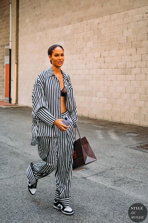 Street Style Fall Outfits, Fashion Fails, Joan Smalls, Fashion Mistakes, Fall 2022, Looks Chic, Pajama Sets, Looks Style, Street Style Outfit