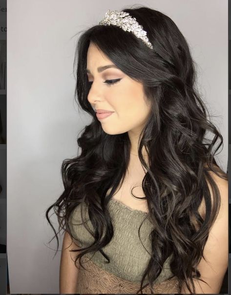 Quince Hairstyles With Crown Straight Hair, Quince Hairstyles For Layered Hair, Quince Straight Hairstyles, Half Up Quince Hair, Straight Quinceanera Hairstyles, Quinceanera Hairstyles Straight Hair, Sweet Sixteen Hairstyles With Tiara, Quencinera Hairstyles, Hair Styles With Tiara