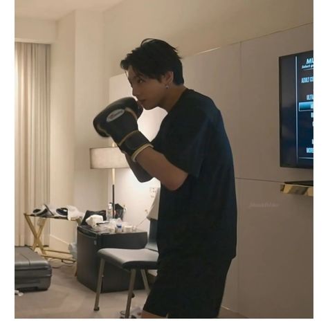 #𝐉𝐊 : Ma boxer man!♡ Legendary Judoka and Japanese MMA Fighter Choo Sung-hoon on Jungkook , “So strong. I’m surprised. He has the potential to become a PROFESSIONAL BOXER if he focused on it ” #jungkook #jungkookupdates Jeon Jungkook Boxing, Jungkook Boxing Pics, Jungkook Boxing, Hyun Jae, Professional Boxer, Ideal Man, Jungkook Abs, The Boy Is Mine, Sung Hoon