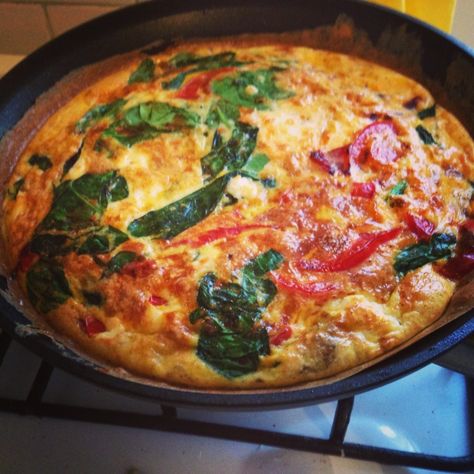 Pepper Frittata, Fritata Recipe, Feta Frittata, Spinach Frittata, Meat Free Monday, Frittata Recipes, Spinach And Feta, Gluten Free Breakfasts, Tomato Basil