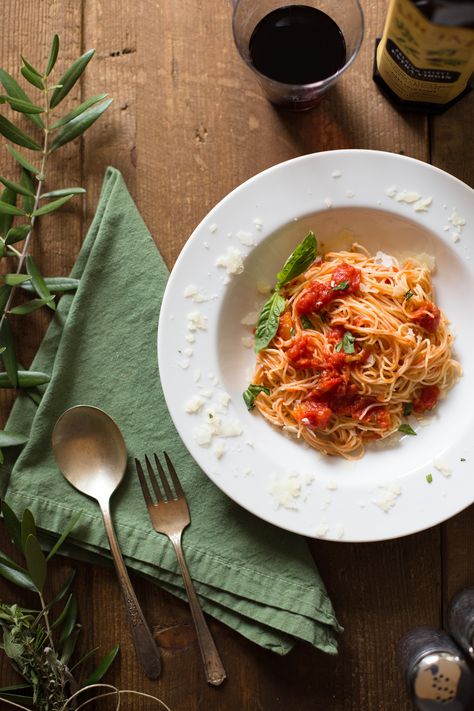 Handmade Tagliolini with Organic Tuscan Marinara – Lucini Spaghetti Photography, Pasta Photography, Italian Food Photography, Best Food Photography, Food Art Photography, Pizza Design, Restaurant Photography, Restaurant Photos, Food Photography Inspiration