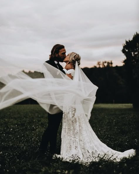 Wedding Hacks, Alta Moda Bridal, Modest Bridal Gowns, Boda Mexicana, Wedding Photography Tips, Marriage Ceremony, Wedding Goals, Photo Couple, Modest Wedding Dresses