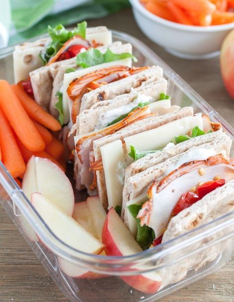 Copycat Starbucks Turkey Protein Box can be prepared ahead of time for an easy lunch! Cold Lunch Recipes, Bistro Box, Protein Box, Cold Lunch, Copycat Starbucks, Protein Lunch, Easy Cold, Cold Lunches, Healthy Lunch Meal Prep