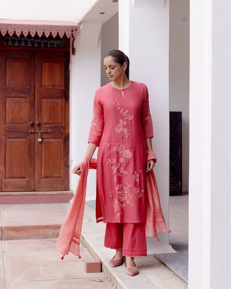 Enveloped in a soft, muted hue, the Rosewood Applique Kurta Set dazzles with intricate floral embroidery. Completing the look, matching pants featuring delicate scalloped hems and a dupatta adorned with signature tassels, add an elegant touch to your festivities. Shop our new arrivals for the festivities on vaayu.co.in Jewellery- @__ingy_ @mina.jaipur #VaayuClothing #Pre- festive #ShopNow Applique Kurta, Kurta And Pants, Tuxedo Accessories, Embroidery On Kurtis, Kaftan Style, Kurti Embroidery Design, Thread Embroidery, Bride Clothes, Matching Pants