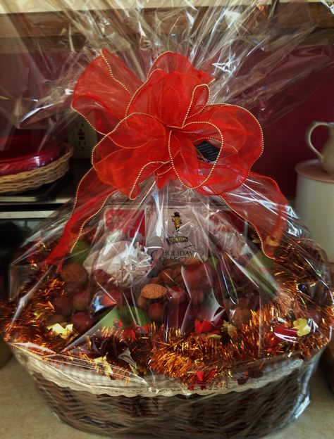 DIY Fruit and nut basket Nuts Hamper Ideas, Small Fruit Basket Ideas Gift, Fruit Basket Ideas Gift Diy, Nuts Gift Box Ideas, Fruit And Nut Baskets Gift Ideas, Making A Fruit Basket Gift, Fruit Basket Ideas Gift, Small Fruit Basket, Fruit Basket Ideas