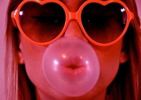 Blowing Bubble Gum, Heather Chandler, Fake Glasses, Fran Fine, Heart Shaped Glasses, Shaped Sunglasses, Blowing Bubbles, Heart Shaped Sunglasses, Foto Poses