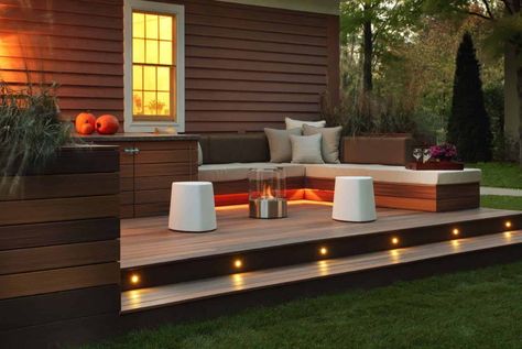 35 Modern outdoor patio designs that will blow your mind Wooden Deck Designs, Small Patio Ideas On A Budget, Diy Patio Ideas, Small Backyard Decks, Design Per Patio, Patio Layout, Concrete Patios, Patio Deck Designs, Patio Garden Design