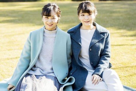 Most of the photos show Princess Kako with her elder sister Princess Mako. The photos were taken on December 4, 2020 at Akasaka Imperial Estate in Tokyo. After she graduated from The International Christian University in Tokyo in March last year, Princess Kako has devoted herself to official duties as an adult member of the Japanese Imperial Family. Princess Kako Of Akishino, Princess Mako, Japanese Princess, Asian History, Two Daughters, Crown Princess, Prince And Princess, Princess Birthday, Japanese Women