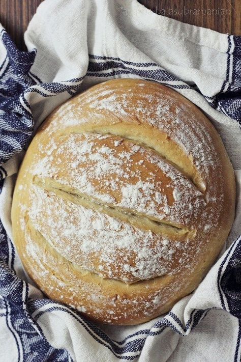 Easy White Bread Recipe | My Diverse Kitchen - A Vegetarian Blog Crusty White Bread Recipe, Crusty White Bread, Easy White Bread, Easy White Bread Recipe, White Bread Recipe, Flaky Crust, Hot Soup, Crusty Bread, Whole Wheat Flour