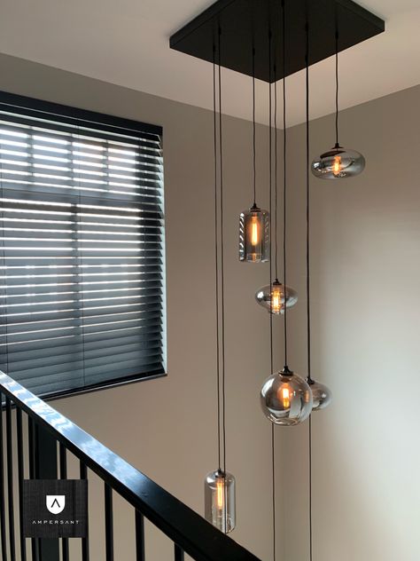 by eve hanglamp in de hal Hal Lamp, 2 Story Foyer Lighting, Vide Lamp, Lamp Hal, Stairs Lamp, Stairway Chandelier, Staircase Lighting Ideas, 2 Story Foyer, Stairway Lighting