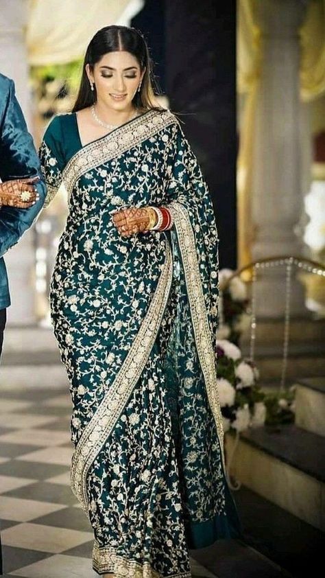 Indian Bride Outfits Saree, Saree Styles Modern, Modern Sarees, Saree Ideas, Saree Wearing Styles, Indian Bride Outfits, Latest Saree, Fashionable Saree Blouse Designs, Modern Saree