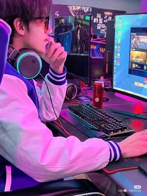 Gamer Boy Aesthetic, Gamer Boys Aesthetic, Aesthetic Names For Instagram, Gamer Boyfriend, Gamer Boys, Good Photo Editing Apps, Male Pose Reference, Gamer Boy, Senior Pictures Boys