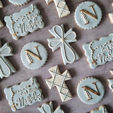 Baptism Cookies Decorated Boy, Boys Christening Ideas, Baptism Sugar Cookies Boy, Baptism Cookies Boy, Boy Baptism Cookies, Baby Boy Baptism Ideas, Boy Baptism Ideas, Baptism Desserts, Christening Cookies