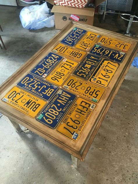 License Plate Crafts Projects, Raw Wood Coffee Table, License Plate Decor, License Plate Crafts, License Plate Ideas, Bottle Cap Table, Diy Resin Table, Old License Plates, Licence Plates