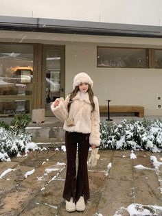 Korean Fashion Christmas, Winter Female Outfits, Winter Outfits Douyin, Asian Fall Fashion, Japanese Outfits Winter, South Korea Winter Outfit, Japan Fits Winter, Japan Outfits Fall, Douyin Winter Outfits