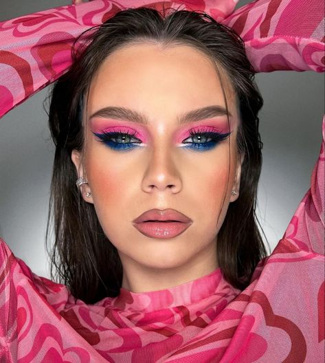 Blue and pink makeup look Pink Blue Eyeshadow, Blue And Pink Eyeshadow Looks, Blue And Pink Eyeshadow, Pink And Blue Eyeshadow, Blue And Pink Makeup, Pastel Eyeshadow Looks, Pink And Blue Makeup, Blue Eyeliner Looks, Blue Makeup Look