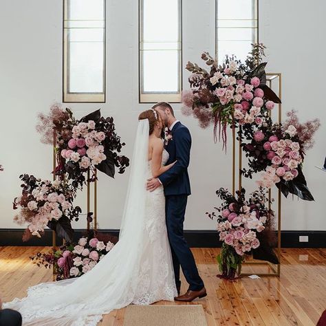 E R I K A 🐰 (@erikabunny) • Instagram photos and videos Flower Rack, Decoration Evenementielle, Wedding Ceremony Ideas, Wedding Ceremony Arch, Fall Wedding Flowers, Wedding Stage Decorations, Ceremony Arch, Ceremony Flowers, Ceremony Backdrop