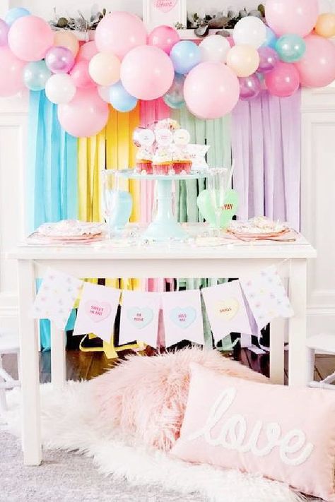 Fall in love with this sweet Valentine's Day party! Love the cupcakes! See more party ideas and share yours at CatchMyParty.com Sweetheart Party Theme, Sweetheart Baby Shower Ideas, Heart Themed Birthday, Valentines Ideas For Her, Sweetheart Dance, Shower Vibes, February Baby Showers, Valentines Birthday Party, Conversation Hearts Candy