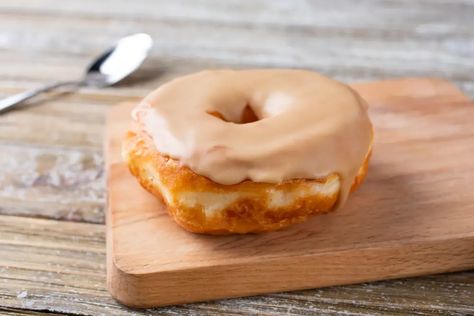 How to Make Maple Frosting For Donuts? Icing For Donuts Recipe, Dounts Recipes, Maple Donut Glaze, Maple Frosting Recipe, Maple Iced Donuts, Mini Donut Recipes, Donut Icing, Chocolate Chip Bundt Cake, Doughnut Recipe Easy