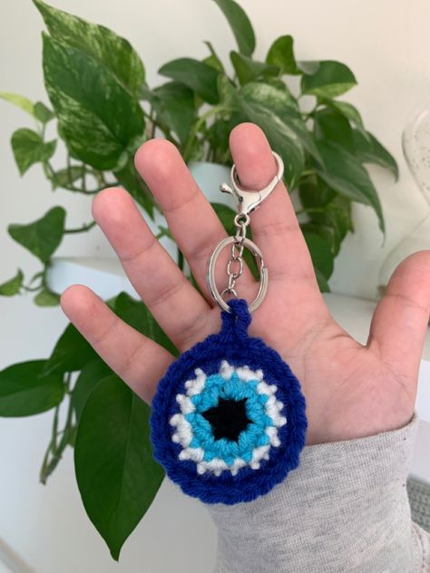 Inta:_layla_crochets_ Crochet Bandana, Crochet Clothes Patterns, Kawaii Crochet, Diy Crafts Hacks, Crochet Keychain, Diy Crochet Projects, Crochet Art, Craft Time, Crochet Techniques