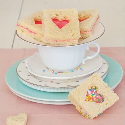 Fairy Bread Sandwiches! Aww, I grew up with these things.  Also made using one slice of bread with sprinkles.  Kids love them at birthday parties! Valentine Tea, Fairy Tea Parties, Fairy Bread, Sandwich Bread Recipes, Princess Tea Party, Ginger Snap Cookies, Valentines Day Food, Kids Party Food, Tea Sandwiches