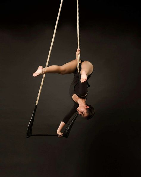 Dance Trapeze #AerialYossie Photo by Amorn B Trapeze Photoshoot, Trapeze Photography, Trapeze Poses, Triple Trapeze, Ring Tricks, Dance Trapeze, Static Trapeze, Aerial Trapeze, Ariel Silks