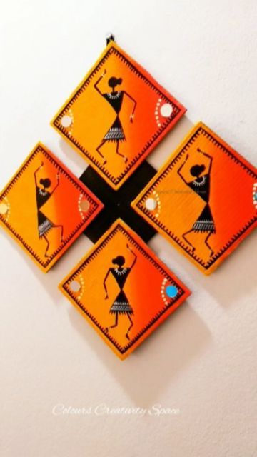 Art Room Decoration Ideas School, Warli Art Paintings On Wall Hanging, Home Decoration Painting, Drawing Ideas On Cardboard, Beautiful Home Decor Ideas, Creative Art Painting, Warli Art Designs On Paper, Warli Art Wall Hanging, Cardboard Wall Art Diy