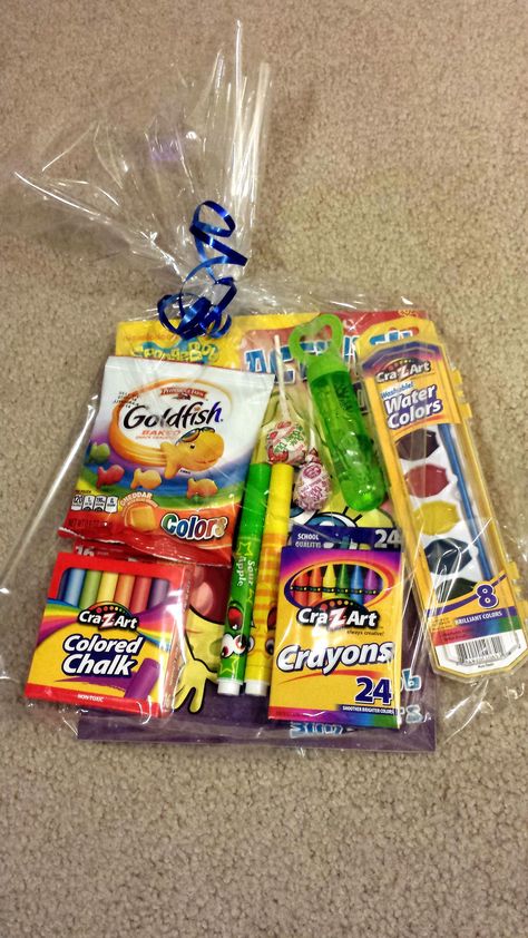 Party Favor Bag. Bday Goodie Bags For School, Prek Goodie Bags, Party Favors Cocomelon, Goody Bag Filler Ideas, Pre K Goodie Bags, Rainbow Party Goodie Bag Ideas, Cheap Goodie Bags For Kids Party, Kids Birthday Bags Goodies Party Gifts, Candy For Goodie Bags