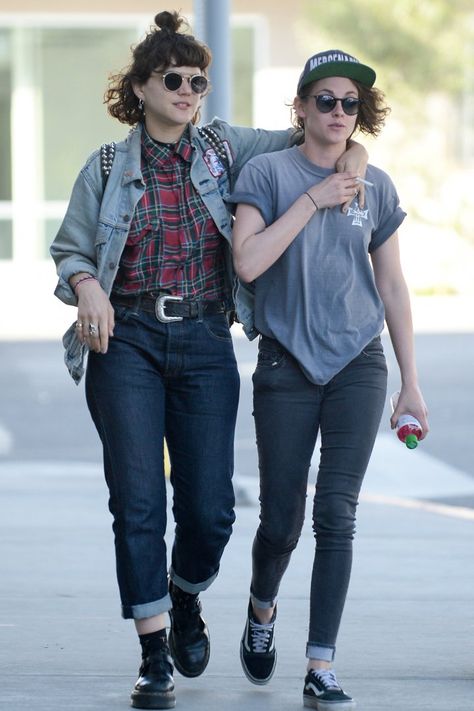 Kristen Stewart Style, Lesbian Fashion, Gay Fashion, Queer Fashion, Tomboy Outfits, Androgynous Fashion, Female Friends, Tomboy Fashion, Kristen Stewart