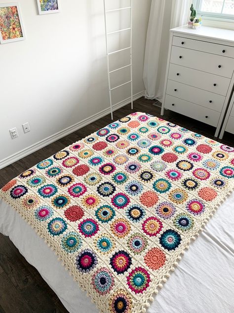 Island Time Blanket, Mixed Granny Square Blanket, Granny Square Colours, Large Granny Square Blanket, Sunburst Granny Square Blanket, Granny Square Afghans, Crochet Pom Pom, Motifs Granny Square, Giant Knitting