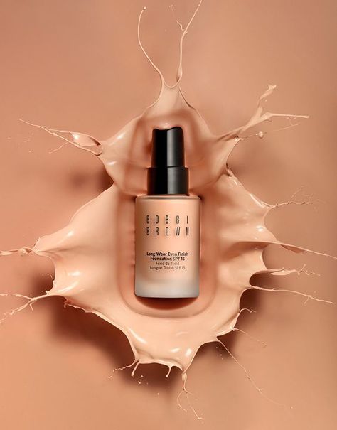 1. This ad for Bobbi Brown foundation shows a really interesting texture. The big splash around the bottle really shows how fluid and light-weight the foundation is. Behind the splash, it's really smooth and flat which seems to represent what the foundation looks like once it's on your skin. It really makes me (and probably others) want to try the foundation because of how nice it seems. Trucco Glam, Bobbi Brown Foundation, Laura Mercier Foundation, Beauty Fotografie, Cosmetic Photography, Beppu, It Cosmetics Foundation, Cosmetic Brush, Cosmetics Photography