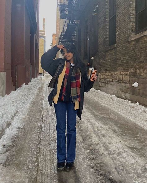 Winter Fits New York, Fall Fits Layering, Flea Market Outfit Winter, Winter Fits 90s, Amsterdam Style Winter, November Outfits 2023, Cold Winter Layering Outfits, New York Cold Weather Outfits, Ireland Outfits Winter