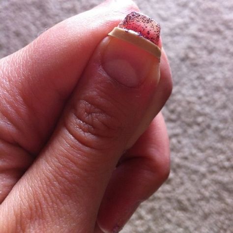 should have known...Use a rubber band for perfect french tips. -- 35 life changing ways to use everyday objects French Tips Nails, Do It Yourself Nails, Stars Nails, Tips Nails, French Tips, My Nails, Manicure E Pedicure, Rubber Band, Mani Pedi