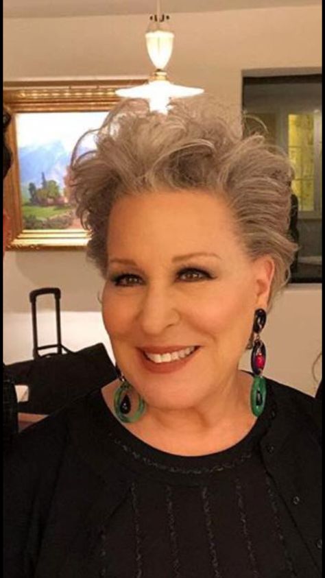 Bette Middler, Bette Midler, Celebrity Families, Find Someone Who, Famous Women, Godmother, Hocus Pocus, Celebrity Photos, Favorite Celebrities