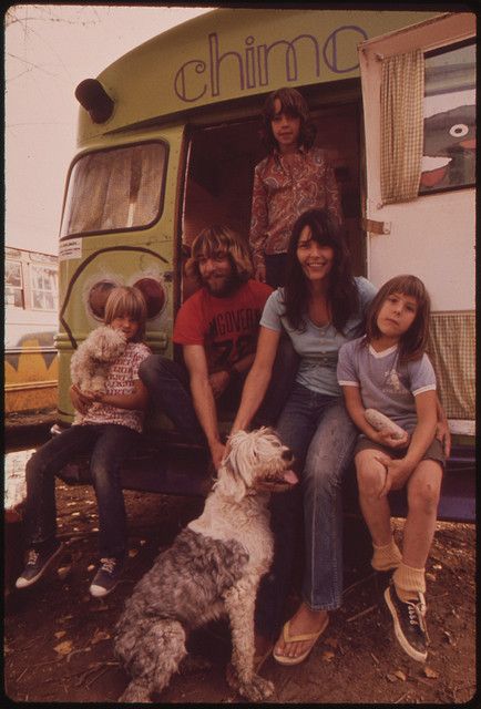 #trailer #caravan #someday #lifeontheroad  I took a trip cross country starting from TN to CA with my folks in 73, later in 75 I moved to Germany and we continued our travels to many countries in our Trusty VW van! 70s Aesthetic, Alternative Lifestyle, Hippie Life, Vintage Hippie, National Archives, Photography Projects, Unique Photo, Vintage Photographs, What Is Life About