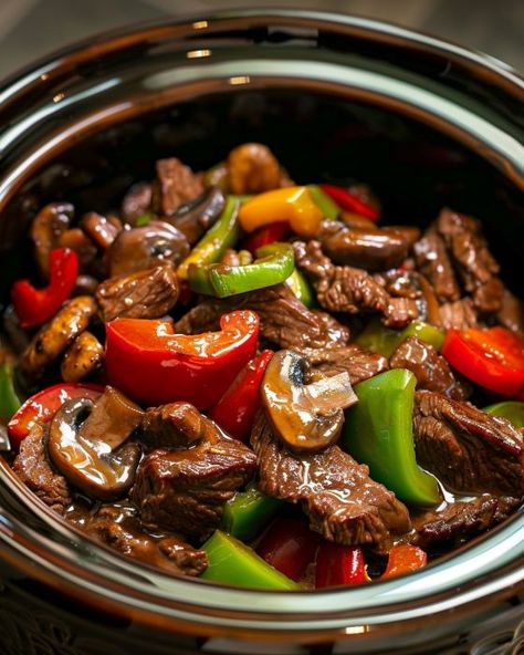 Delicious! We gobbled this one up so fast! Slow Cooker Pepper Steak, Peper Steak, Beef And Peppers, Crockpot Pepper Steak, Round Steak Recipes, Crockpot Stuffed Peppers, Pepper Steak Recipe, Slow Cooker Stuffed Peppers, Beef Tips