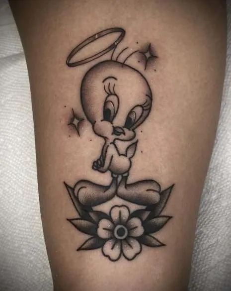 Tweety Bird Tattoo Black And White, Tattoo Design Drawings Women, Eyeball Drawings, Cute Tattoos For Women With Meaning, Tweety Bird Tattoo, Athena Tattoos, Cartoon Tattoo Designs, Mama Tattoos, Tweety Bird Drawing