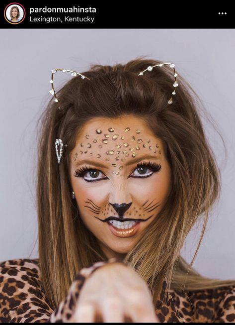 Cheetah Face Paint Women, Jungle Costume Ideas, Cheetah Face Paint, Carnaval Inspo, Diy Carnaval, Jungle Costume, Scooby Doo Halloween Costumes, Leopard Makeup, Scooby Doo Halloween