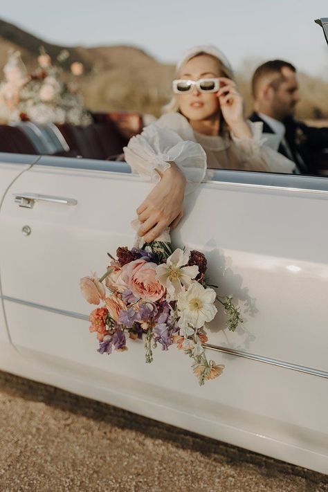 Retro Elopement, Peach Color Palette, Retro Engagement Photos, Classic Car Wedding, Car Engagement Photos, Elopement Styled Shoot, Vintage Engagement Photos, Vintage Car Wedding, Wedding Anniversary Photos