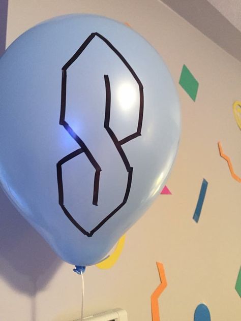 90s themed party - balloon signs 90s Party Aesthetic Decor, 2000s Party Ideas Decoration Men, Late 90s Party Ideas, 90s Party Activities, Party Like Its 1999 Theme, 2000s Throwback Party, 90s 2000s Party Ideas, Late 90s Party, 90’s Theme Birthday Party