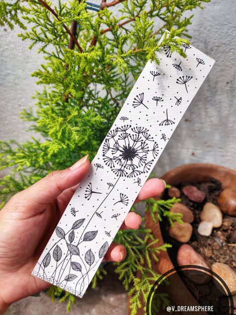 Dandelion doodle bookmark Bookmark Doodle Ideas, Dandelion Bookmark, Bookmark Doodles, Dandelion Doodle, Doodle Bookmark, Pen Bookmark, Bookmark Pen, Bookmarks Diy, Handmade Bookmarks Diy