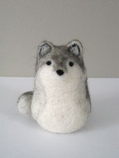 wolf needle felting - Google Search Felted Wolf, Oso Paddington, Real Wolf, Needle Felting Diy, Needle Felting Tutorials, Felt Dogs, Needle Felting Projects, Wool Projects, Felting Tutorials