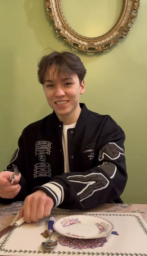 #vernon #seventeen #kpop #boyfriend #hansol Seventeen Vernon Boyfriend Material, Vernon Svt Boyfriend Material, Vernon Hansol Boyfriend, Vernon Bf Material, Vernon Boyfriend, Vernon Outfits, Vernon Selfie, Vernon Seventeen Boyfriend Material, Vernon Cute