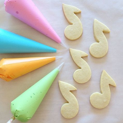 Music Note Decorated Cookies – Glorious Treats Note Cookies, Royal Frosting, Music Cookies, Piano Recital, Cutout Sugar Cookies, Music Party, Dessert Decoration, Cut Out Cookies, Musical Note