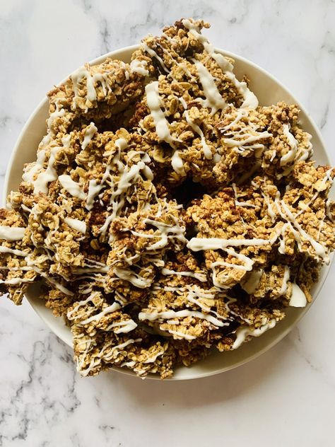 Cinnamon Roll Granola, Healthy Cinnamon Roll, Chunky Granola, Crispy Granola, Ideal Breakfast, Dairy Free White Chocolate, Healthy Cinnamon Rolls, White Chocolate Drizzle, Granola Recipe Healthy