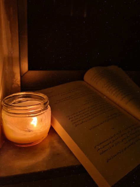 Candle Night Aesthetic, Night Reading Aesthetic, Candle And Book, Reading By Candlelight, Focus Wallpaper, Dark Candle, Books And Candles, Rain Candle, Night Candle