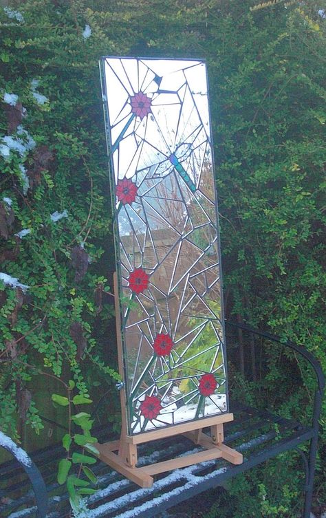 Broken Mirror Ideas, Broken Mirror Projects, Garden Mirror, Stylish Mirror, Mosaic Portrait, Mosaic Art Projects, Mosaic Tile Art, Broken Mirror, Stained Glass Birds