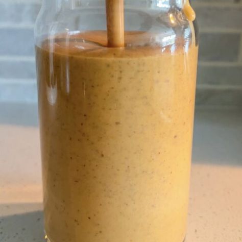 Pumpkin Protein Smoothie - Peanut Butter and Jilly Pumpkin Protein Smoothie, Pumpkin Protein Shake, Pumpkin Milkshake, Vegan Drinks Recipes, Almond Butter Smoothie, Pumpkin Protein, Chia Recipe, Pumpkin Smoothie, Peanut Butter Pumpkin